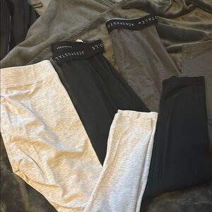 2 Aeropostale size M 1 non brand leggings size L